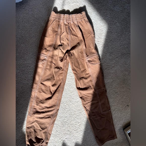 Bdg relaxed skate jean, Brown cargo pant with white stitching.Size 24 us women. - Picture 6 of 7